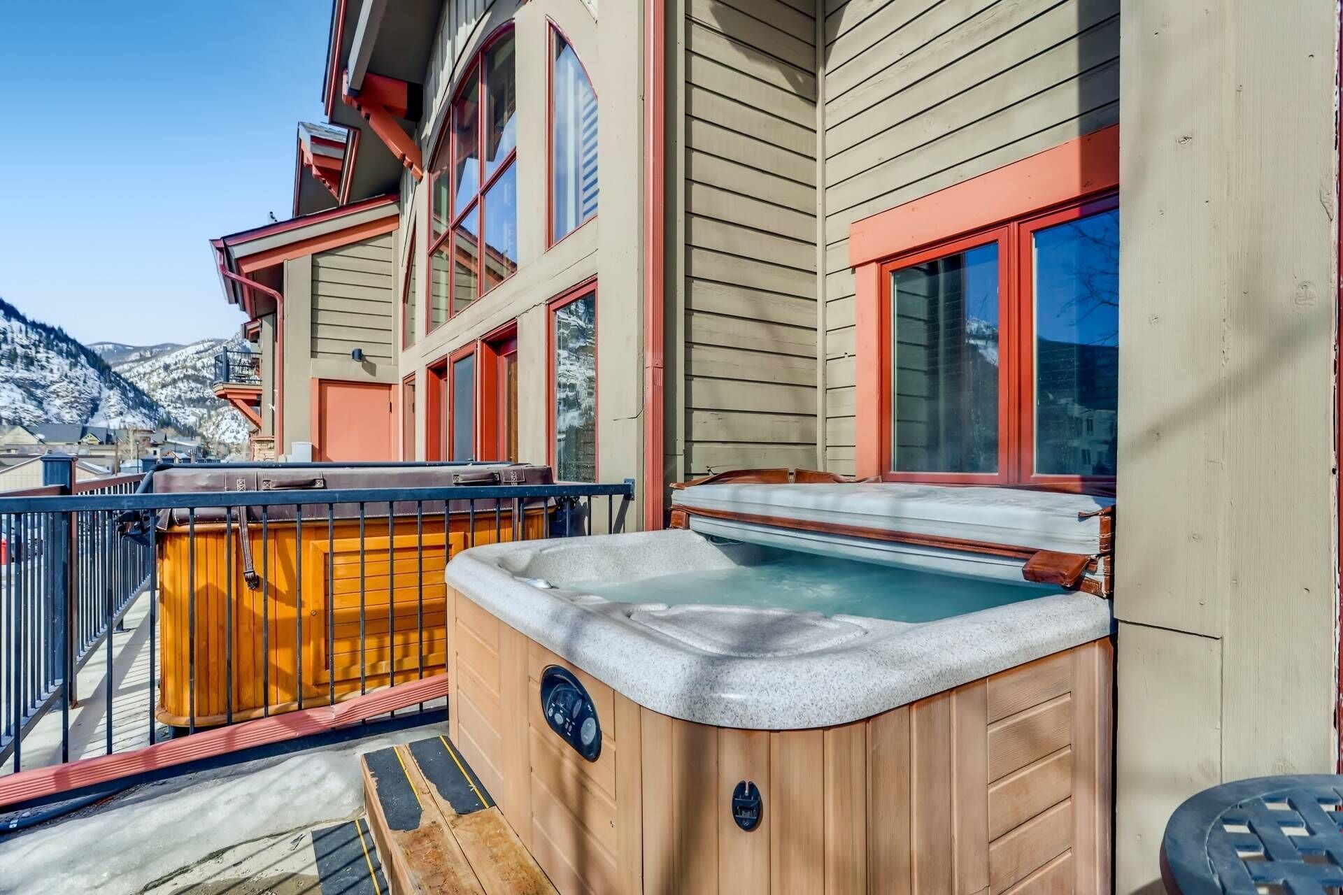 Best Lake & Mountain Views from Hot Tub on Main St! Updated Decor, Garage Parking, Family Friendly