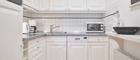 Køleskab, mikrobølgeovn, ovn, opvaskemaskine