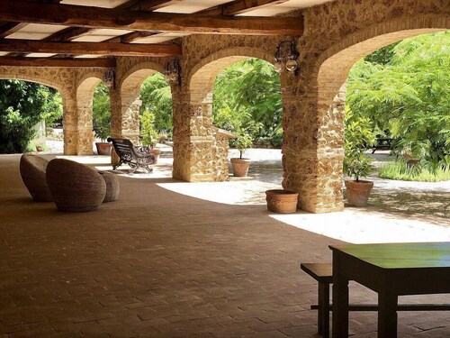 Villa Amarena E: A graceful apartment in the characteristic style of the Tuscan countryside, with Free WI-FI.