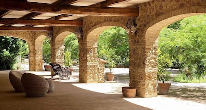 Villa Amarena F: A graceful apartment in the characteristic style of the Tuscan countryside, with Free WI-FI.