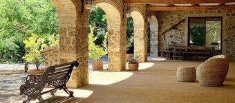 Villa Amarena G: A graceful apartment in the characteristic style of the Tuscan countryside, with Free WI-FI.