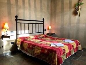 1 bedroom, free WiFi, bed sheets - Villa Amarena I: A graceful apartment in the characteristic style of the Tuscan countryside, with Free WI-FI. (Massa Marittima)