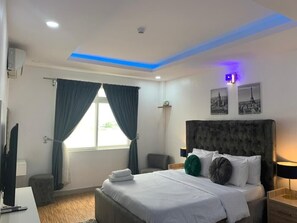 3 camere, una scrivania, ferro/asse da stiro, Wi-Fi gratuito