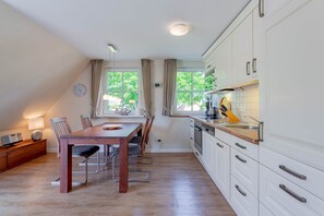 Kühlschrank, Mikrowelle, Ofen, Geschirrspüler