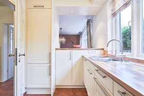 Réfrigérateur, micro-ondes, four, lave-vaisselle