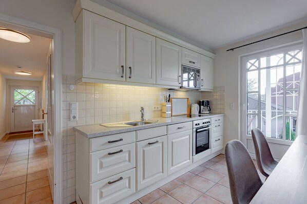 Køleskab, mikrobølgeovn, ovn, opvaskemaskine