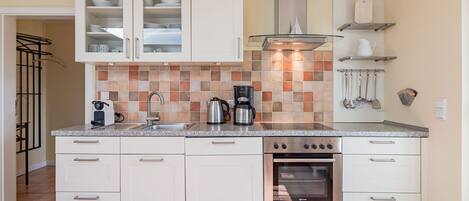 Réfrigérateur, micro-ondes, four, lave-vaisselle