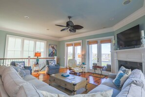 TV - Luxury Home in Gated Community; 3 Minute Walk to Beach; Access to Community Pool & Cabana (Isle of Palms)