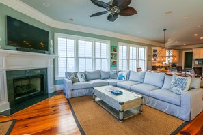 Unclassified image, 4 of 49, button