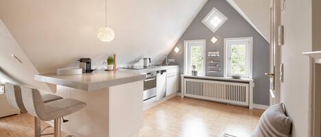 Kühlschrank, Mikrowelle, Ofen, Geschirrspüler