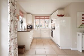 Køleskab, mikrobølgeovn, ovn, opvaskemaskine