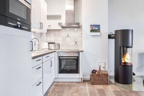 Kühlschrank, Mikrowelle, Ofen, Geschirrspüler