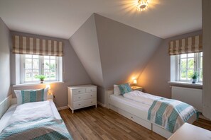 3 bedrooms, in-room safe, desk, WiFi