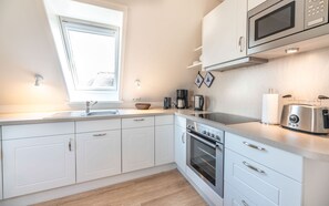 Kühlschrank, Mikrowelle, Ofen, Geschirrspüler