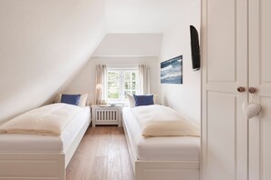 2 室のベッドルーム、デスク、WiFi、ベッドシーツ