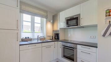 Kühlschrank, Mikrowelle, Ofen, Geschirrspüler