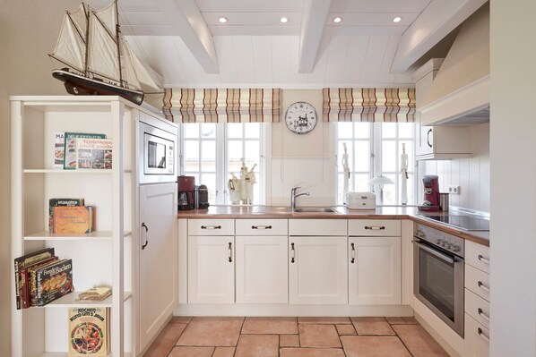 Køleskab, mikrobølgeovn, ovn, opvaskemaskine