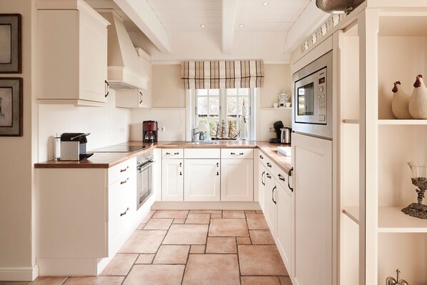 Køleskab, mikrobølgeovn, ovn, opvaskemaskine