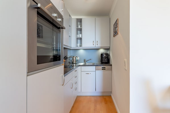 Réfrigérateur, micro-ondes, four, lave-vaisselle