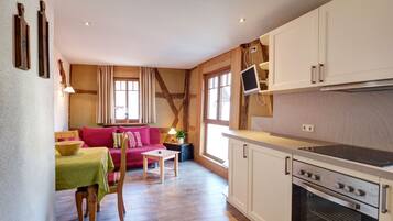 Fridge, coffee/tea maker