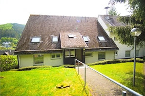 Unclassified image, 4 of 41, button