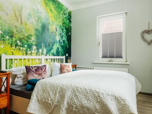 3 bedrooms, travel crib, WiFi