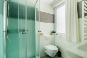 Regadera y secadora de cabello