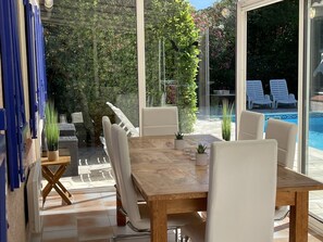 Outdoor dining - Villa in Saint-Couat with Private Pool (Saint Couat d'Aude)