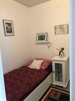 Unclassified image, 4 of 8, button