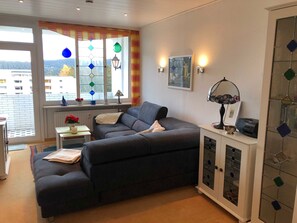 Unclassified image, 4 of 8, button