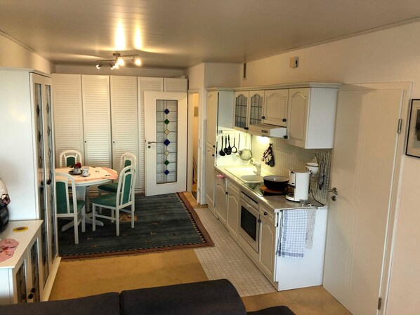 Unclassified image, 1 of 8, button