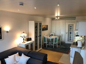 Unclassified image, 3 of 8, button