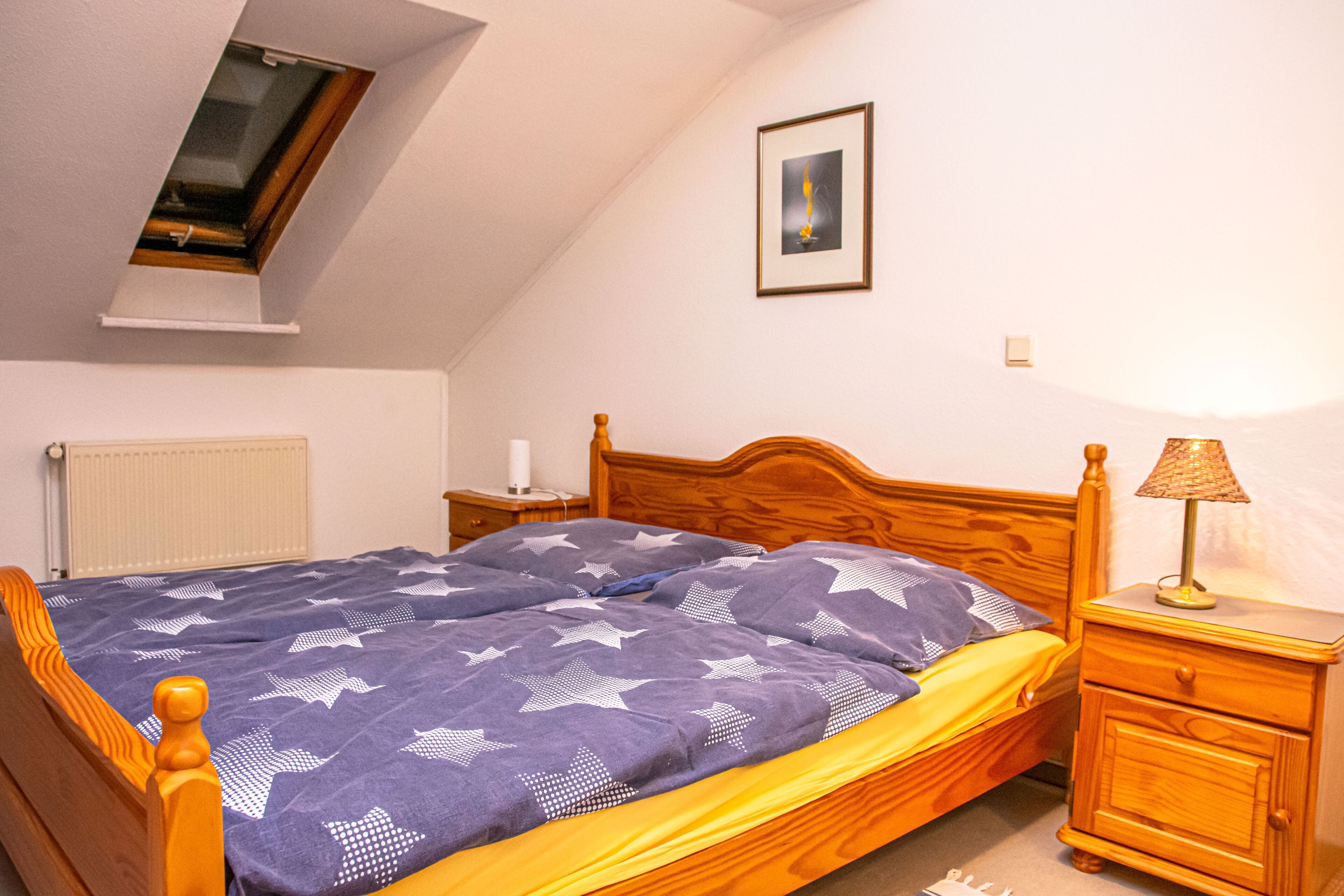 1 quarto, berço de viagem, roupa de cama