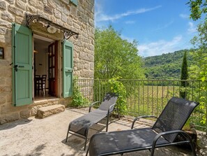 Terrace/patio - Holiday Home in Les Assions near Bois de Païolive (Les Assions)