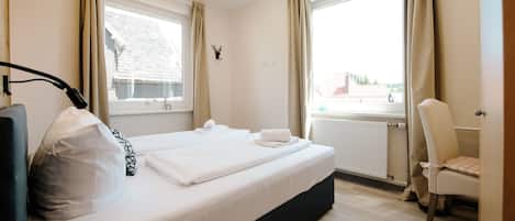 3 bedrooms, travel cot, WiFi