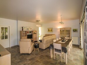 Interior - Modern holiday home with swimming pool (St Nexans)