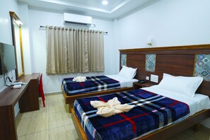 Shower, free toiletries