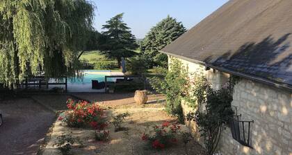 Refuge au bord de la riviĂšre Ă Cinais