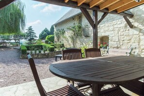 Outdoor dining - Riverside Hideaway in Cinais (Cinais)