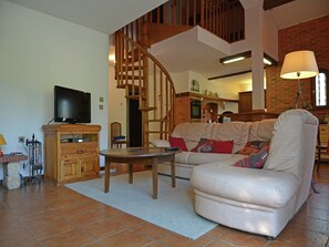 TV, fireplace - Villa in Le Boulou with Scenic Hilltop Views (Le Boulou)