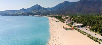 Villa in Le Boulou with Scenic Hilltop Views