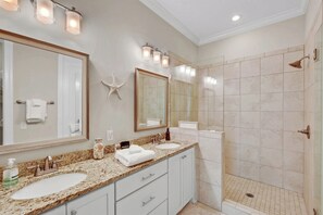 Shower, hair dryer, towels - Garden Cottage 63 - Seaside Grace - 3 king beds. (Jekyll Island)