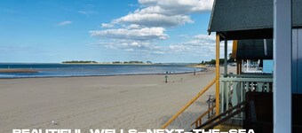 Dog-Friendly historic cottage and beach hut at the gateway to the Norfolk coast