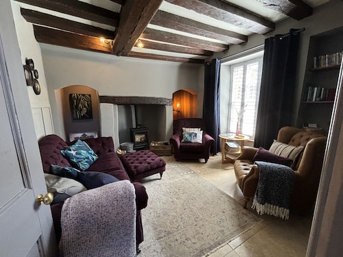 Dog-Friendly historic cottage and beach hut at the gateway to the Norfolk coast