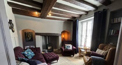 Dog-Friendly historic cottage and beach hut at the gateway to the Norfolk coast