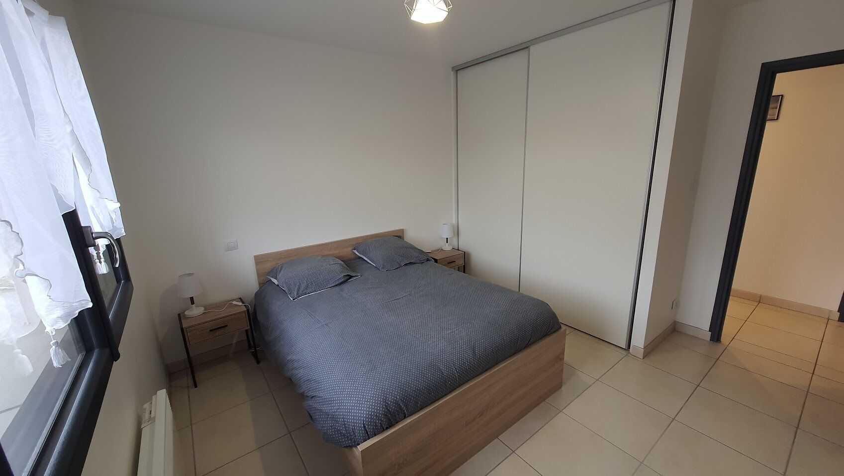 2 chambres, fer et planche à repasser, Wi-Fi, draps fournis