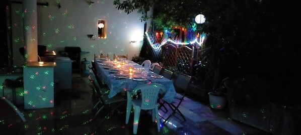 Outdoor dining