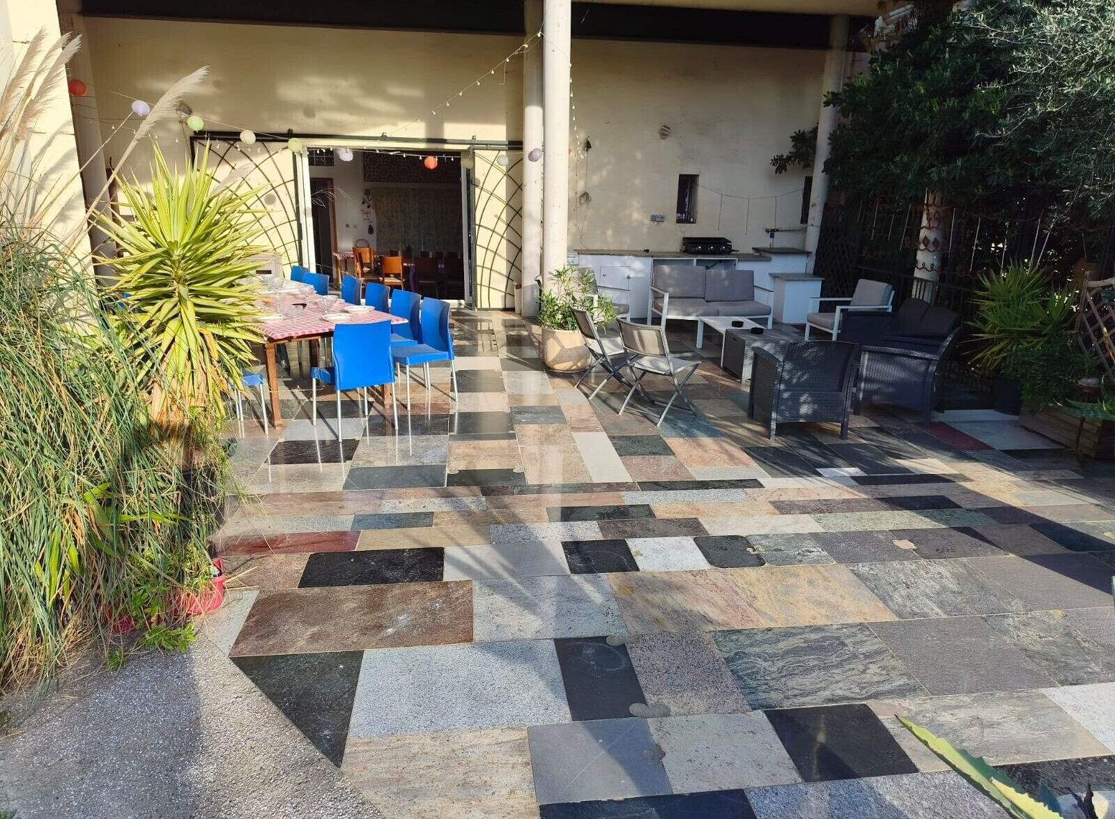 Outdoor dining