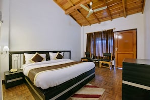 Deluxe Double Room, Multiple Beds | Egyptian cotton sheets, premium bedding, memory foam beds, in-room safe - Goroomgo Sapphire Inn Bhimtal (Nainital)