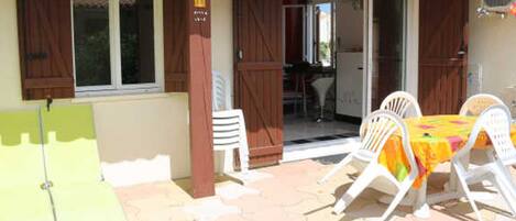 تناول الطعام بالخارج